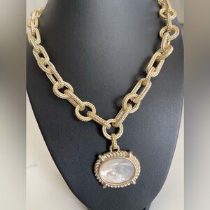 Elegant Gold Chain Necklace with Pearl Pendant